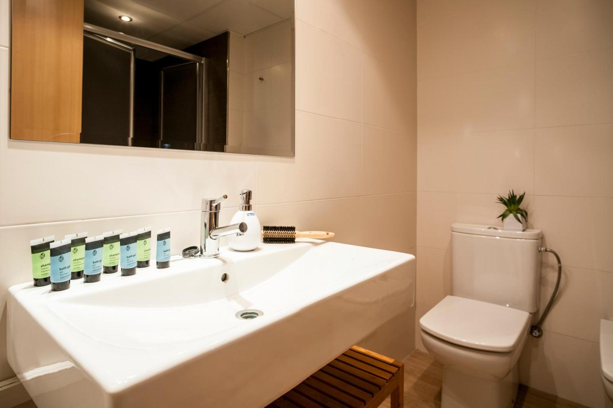 Feelathome Mozart Apartments Barcelona Buitenkant foto